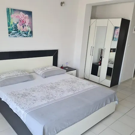 Doris Gradac (Split-Dalmatia)